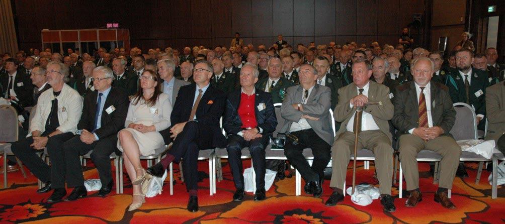 Klub Kolekcjonera i Kultury Łowieckiej PZŁ oraz kwartalnik Kultura Łowiecka odznaczone wysokimi odznaczeniami łowieckimi Jachranka 30.08.2013 r.