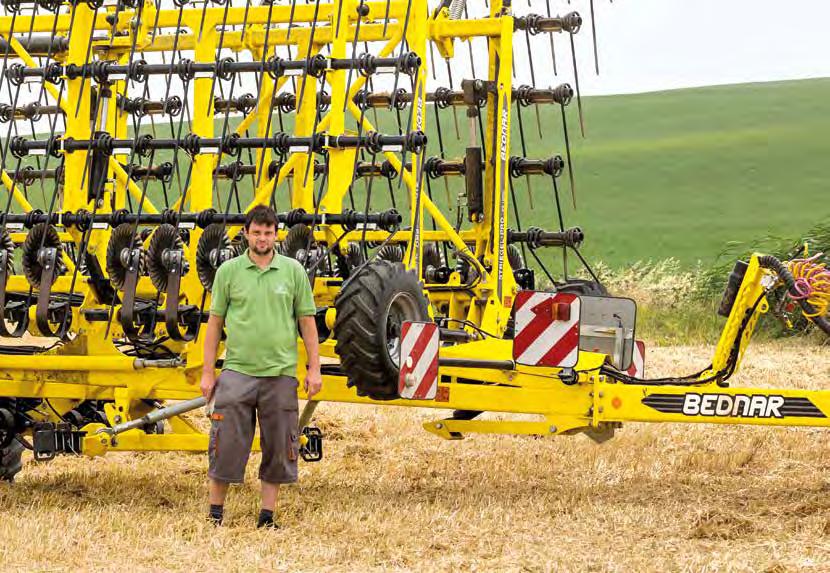 mniejszą średnicę (Ø 11 mm) Kąt roboczy jest regulowany w porónaniu ze zwykłymi prętami hydraulicznie z kabiny ciągnika. (Ø 16 mm).