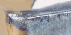 Rodzaje zu ycia ostrza Tooth wear P kni cia cieplne Thermal cracks Wykruszenia Chipping Zu ycie ma e p kni cia prostopad e do kraw dzi skrawajàcej, powodujàce uszczenie oraz niskà jakoêç powierzchni