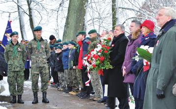 2 Gminne obchody Święta Niepodległości Uroczystą mszą św. oraz złożeniem kwiatów pod pomnikiem Za Wiarę i Wolność mieszkańcy gminy Juchnowiec Kościelny uczcili 98.