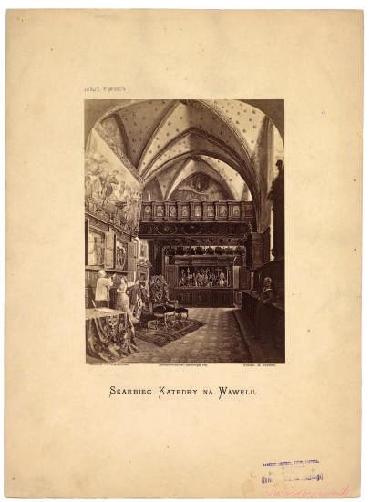 informacja. Ostatnia odbitka91 (il. 9, 10) przedstawia Widok wnętrza skarbca katedry krakowskiej (1883) znajdujący się w zbiorach Zamku Królewskiego na Wawelu92.