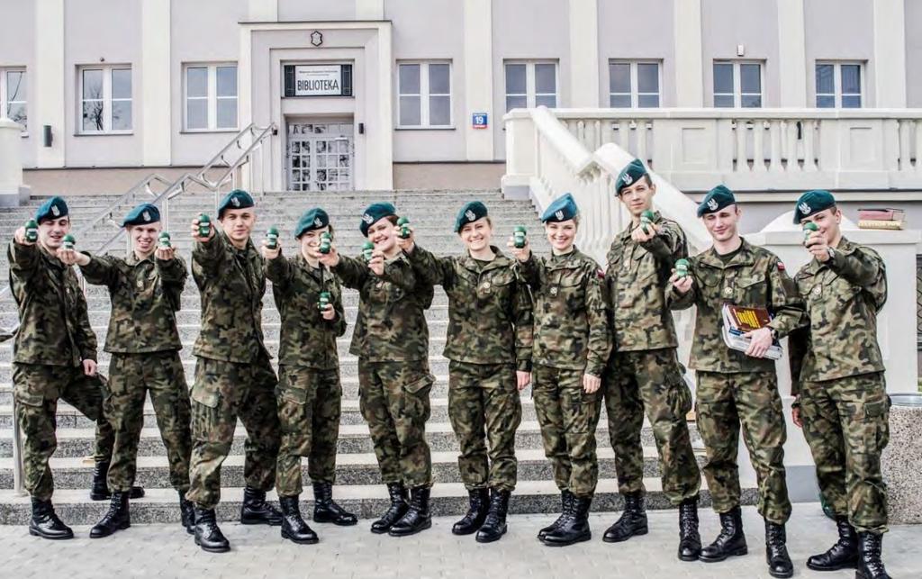 WOJSKOWA AKADEMIA TECHNICZNA W WARSZAWIE Swoją działalność statutową Wojskowa Akademia Techniczna rozpoczęła 1 października 1951 roku.