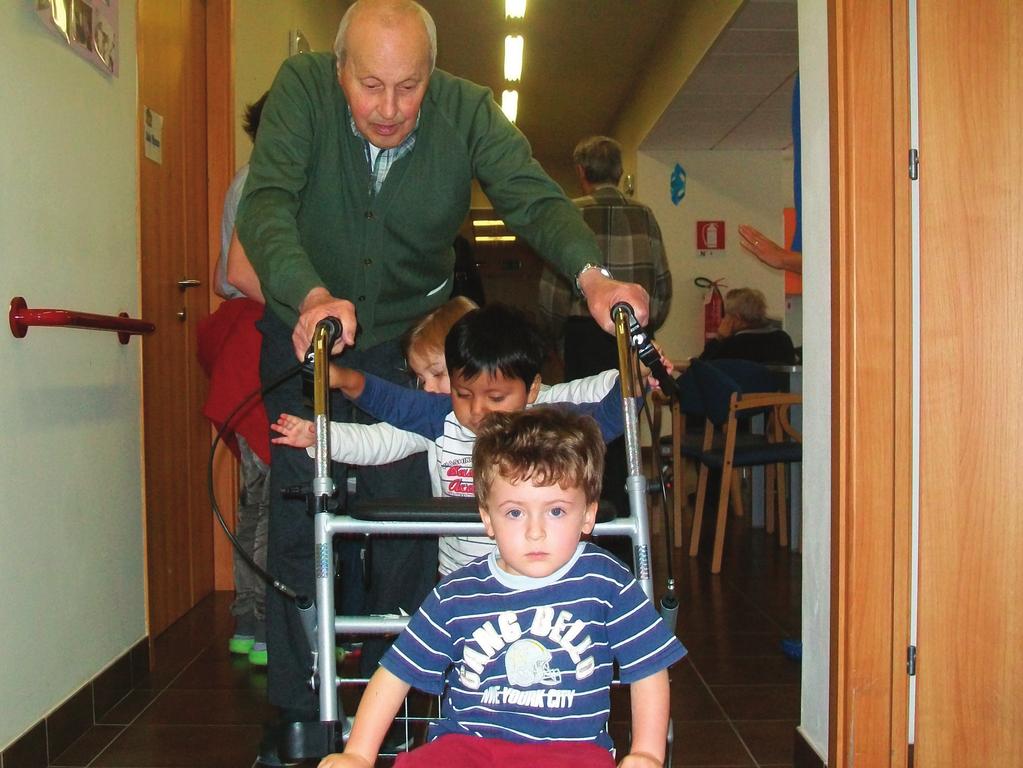 Na nek način imaš tudi vlogo starega starša. Za večino otrok je to čudovito. Tam si eno uro.
