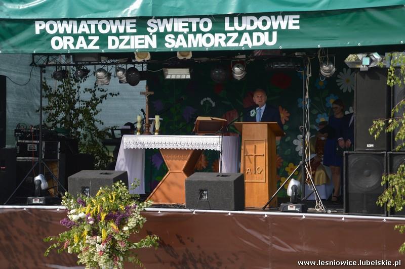 Ludowego, które zagrała Młodzieżowa Orkiestra Dęta z Leśniowic pod kierownictwem Pana Feliksa Suchory.