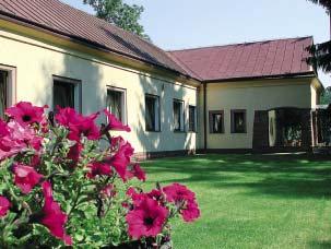 DoÊwiadczenia zdobyte w trzydziestoletniej historii, a g ównie w okresie przemian ustrojowych 1989 roku, pozwalajà nam utrzymaç sta y rozwój fi rmy, rozbudow infrastruktury, tworzenie nowoczesnych