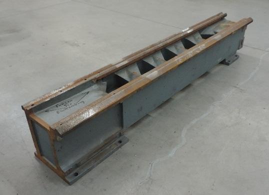 196 MECHANIK NR 8-9/2015 Procedura eksperymentalnej analizy modalnej może być realizowana metodą SISO (Single Input Single Output), SIMO (Single Input Multiple Outputs) oraz MIMO (Multiple Inputs