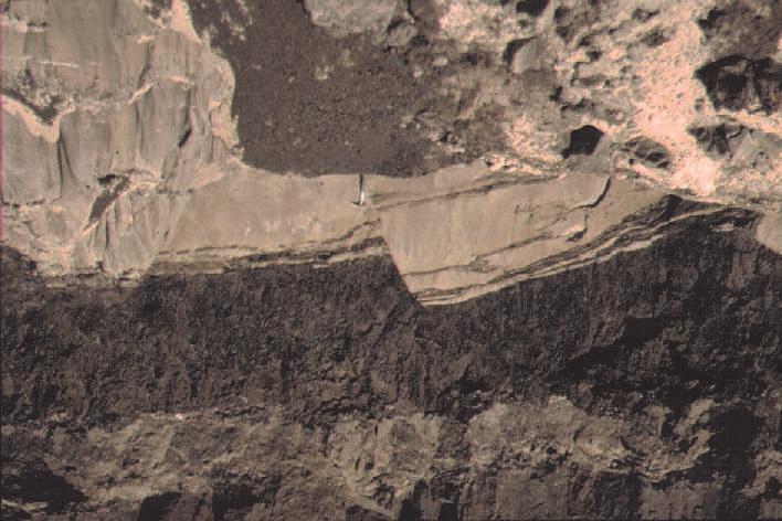 Ryc. 4. Uskok no ycowy w piaskach formacji rawickiej (dolny miocen) wygasaj¹cy w wêglach II pok³adu ³u yckiego (œrodkowy miocen) Fig. 4. Scissors fault in sands of the Rawicz Formation (Lower Miocene) ending in the II Lusatian Seam (Middle Miocene) Ryc.