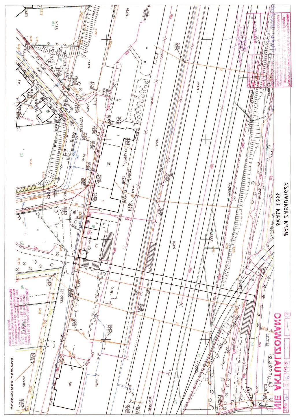 - lokalizacja i numer otworu geologiczno-inżynierskiego - lokalizacja i numer sondowania dynamicznego DPL - linia przekroju geologiczno-inżynierskiego budynku