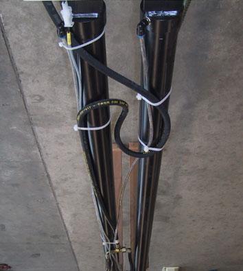 Cylindres 4.11 Cylindres Suivez la procédure suivante: 1. Fixez les cylindres avec les broches à la traverse III - IV et serrez les broches avec les boulons noyés M8x12. 2.