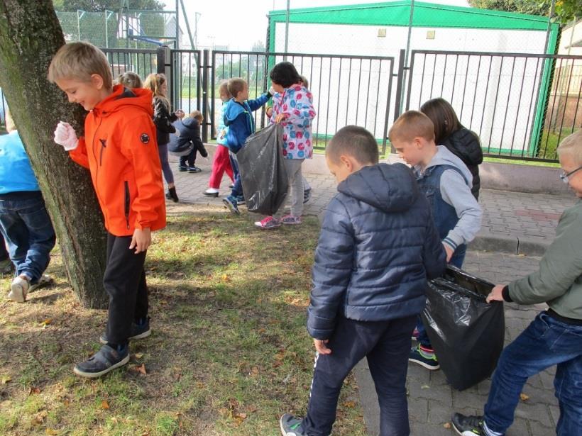 Organizatorzy zachęcają każdego do posprzątania swojej okolicy - mogą to być parki czy plaże.