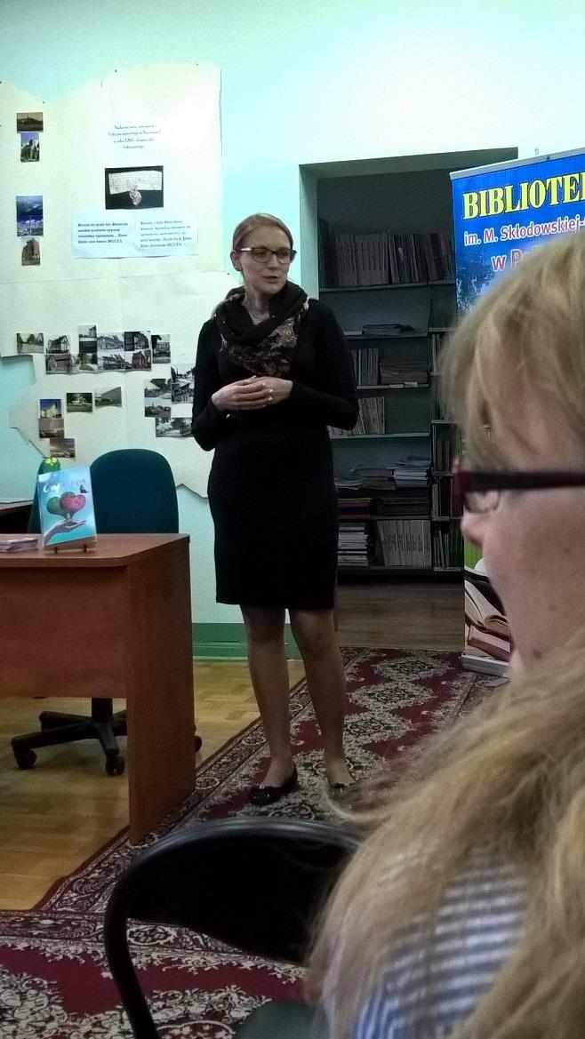 Na mieszkańców czekały ciekawe konkursy, występy oraz smaczna grochówka ugotowana przez kucharki z Przedszkola nr 1. SPOTKANIE AUTORSKIE Z DIANĄ ROSE 20 września 2017 roku w Bibliotece im.