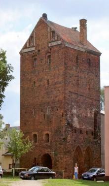 11 Zamek do 1343 r. (inne źródła podają rok 1359) służył za siedzibę wójtów miasta, z nieznanych przyczyn przeniesioną później do zamku w Bratianie.