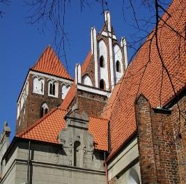 13 bram. Było to spowodowane postępującymi procesami urbanizacji i przyrostem demograficznym. Bazylika św.