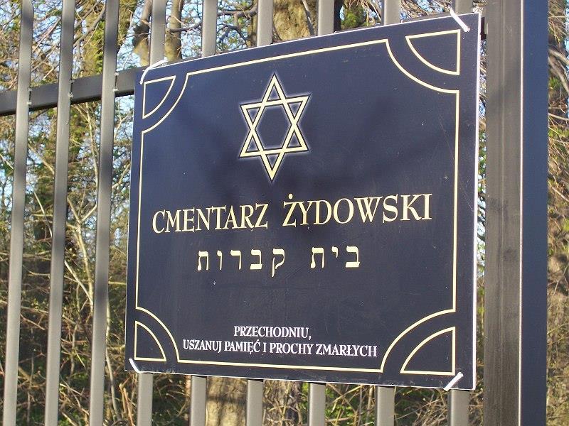 Żydzi europejscy chowali swych zmarłych wyłącznie w pozycji wyprostowanej,