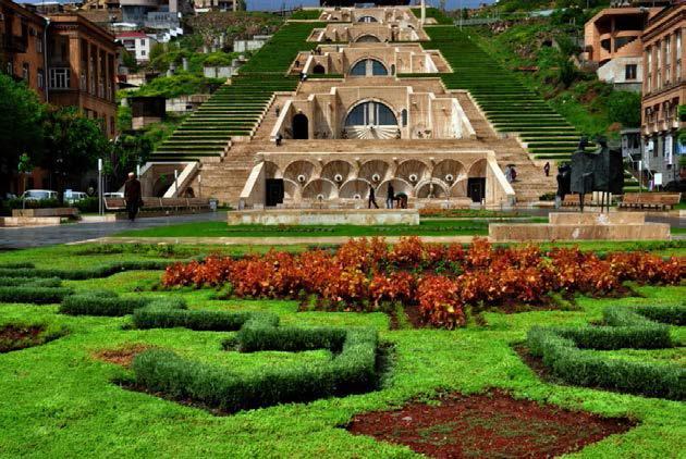 Dzień 2 Przylot do Erewania godz. 4.00 i transfer do hotelu Armenian Royal Palace. 10.00 śniadanie.