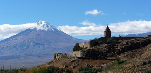 Dzień 6 9.00 śniadanie. Po nim wyjazd do prowincji: Ararat, Vayots Dzor i Syunik: Monaster Chor Virap IV-XII w.