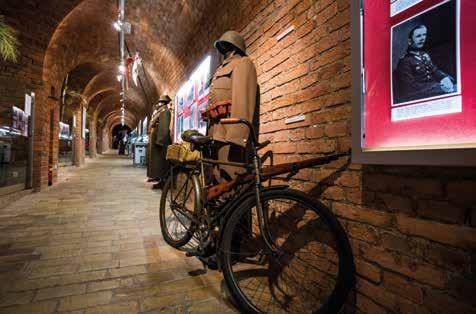 Muzeum Armii Poznań Fort Winiary końcu Małej Śluzy Fortem Wojciecha (Hake). Tworzył ją stromy podjazd oskarpowany od zachodu murem oporowym.