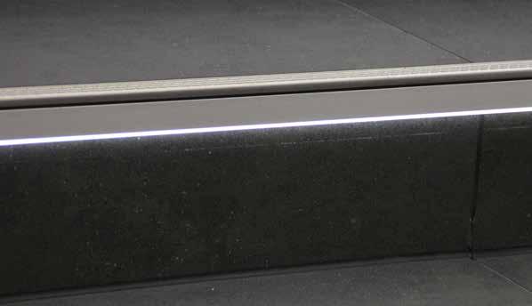 Schlüter -LIPROTEC-PB Przykładowe zamówienia Oświetlenie krawędzi stopni, szerokość schodów 220 cm, barwa biała neutralna 4500 K Zestaw nr kat.