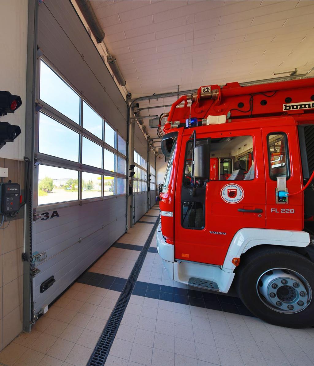 KRISPOL UȘI PENTRU CLIENȚI CARE VOR MAI MULT KRISPOL UN PARTENER PE CARE TE POȚI BAZA ÎN AFACERI Compania KRISPOL este un producător de talie Europeană pentru uși secționale și tâmplărie din