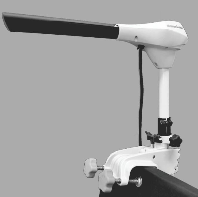 INSTALACJA I OBSŁUGA SILNIKA DO TROLINGU Instalacja mocowania pawęży UWAGA: Mocowanie pawęży w silniku do trolowania R5 pasuje do pawęży o grubości do 7,62 cm (3 ca). 1.