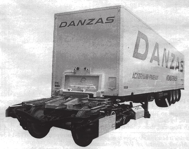 na deskach kreślarskich europejskich konstruktorów rodziły się projekty nowych technologii kolejowo-drogowego transportu kombinowanego, w Stanach Zjednoczonych był już z powodzeniem eksploatowany