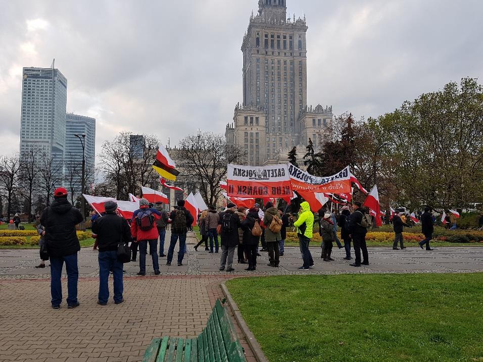 formowało się kilka grup, które następnie dołączyły do marszu: o godz. 14:20 od ul.