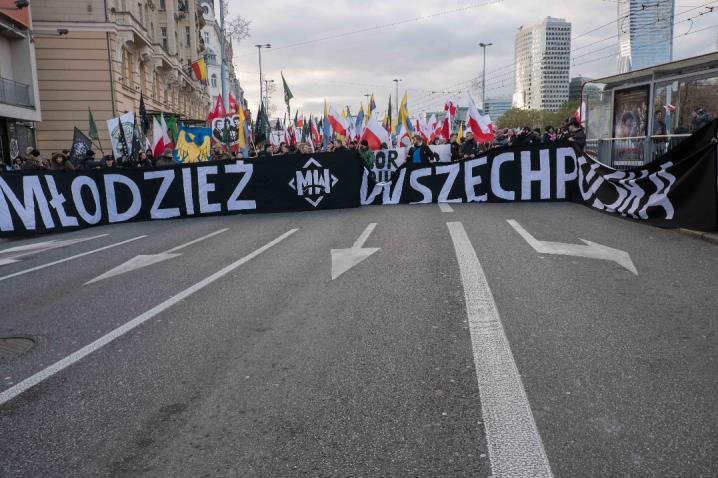 Śmierć kapitalizmowi ;; ; Polski honor, Śląska duma ; Żądamy prawdy o zabójstwie bł. ks.