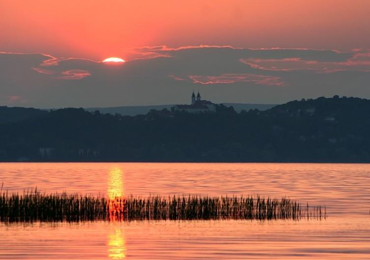 3 maj rano, pakujemy bagaże na motocykle i o godz. 10tej ruszamy w drogę powrotną. Jest ciepło, słonecznie i cudownie wiosennie. Jedziemy inną trasą.