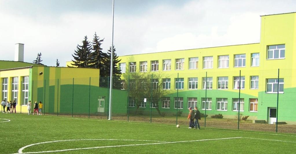 Za pośrednictwem tego miesięcznika, którego pierwszy numer trafia do Waszych rąk, chcemy informować Państwa o tym, co dzieje się w naszej szkole, jakie są nasze plany, jakie są potrzeby szkoły.
