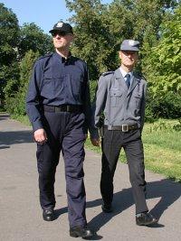 munduru. Ponieważ nowe mundury będą służyły policjantom długie lata, muszą być bardzo przemyślane, niezwykle funkcjonalne i możliwie najlepsze jakościowo.
