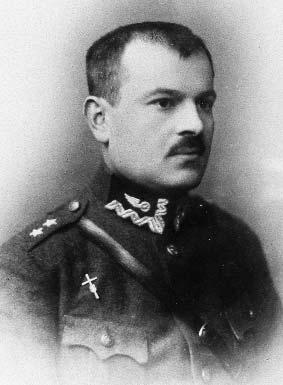 Ma swój grób na cmentarzu w Łapach. Ignacy Perkowski Urodził się w 1893 roku. Był synem Romualda i Pauliny z Gąsowskich. Walczył jako oficer w szeregach białostockiego 42 pułku piechoty.
