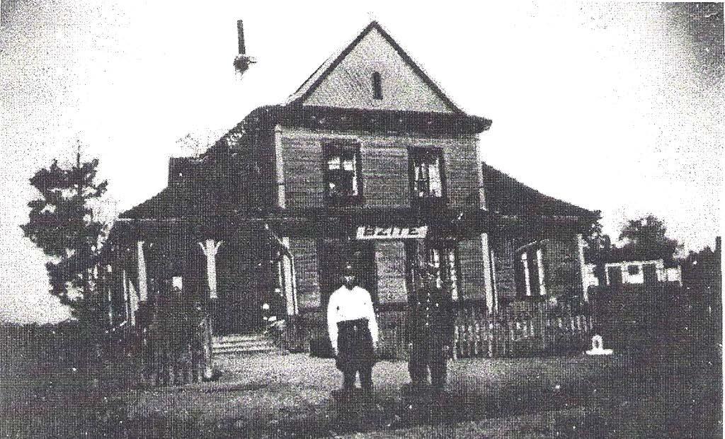 W latach 1920-30 zbudowano nowy budynek przystanku 3.