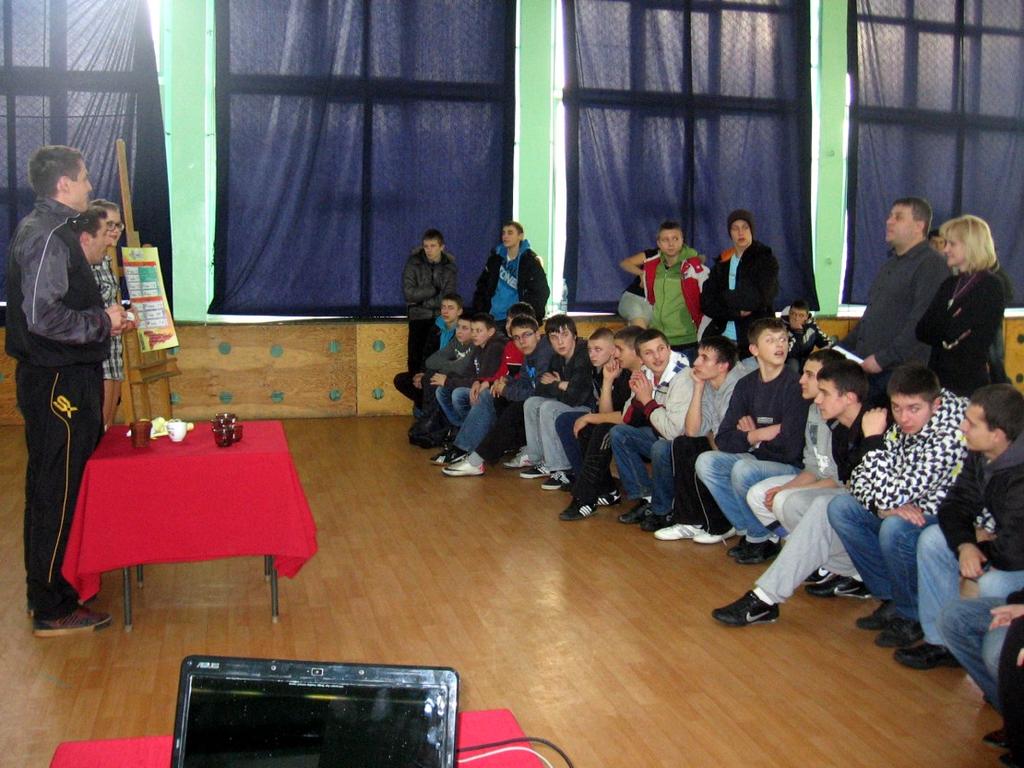 pokój nauczycielski nauczyciel nauczany przedmiot nr sali Dyrektor Roman Czyżewski gabinet dyrektora klasa wychowawca nauczany przedmiot nr sali 1a Anna Anwajler historia, wos, wdż 12 1b Bożena
