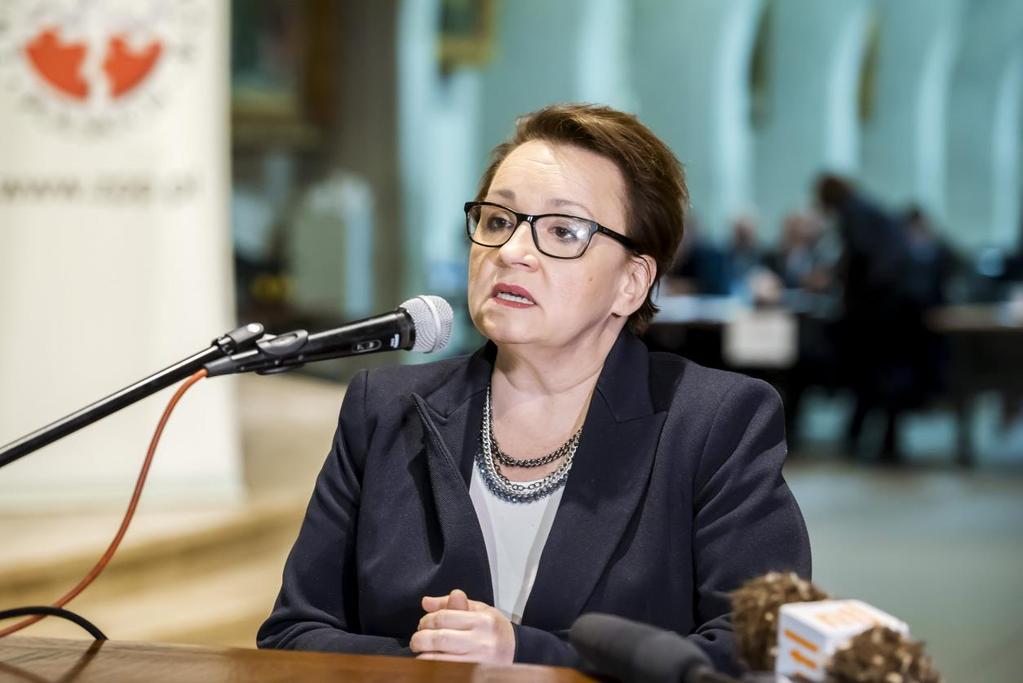 Strona 10 W trakcie posiedzenia Zgromadzenie podjęło siedem stanowisk w sprawie: roli samorządu terytorialnego w państwie, dochodów JST, funkcjonowania publicznych służb zatrudnienia, publicznego