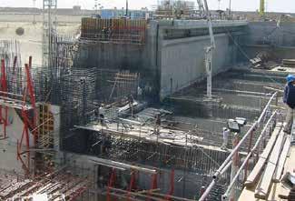 dla konstrukcji budowlanych) Wytyczne niemieckie: DAfStb-Richtlinie Beton wodoszczelny WYMAGANIA DLA BETONÓW WODOSZCZELNYCH SIKA WATERTIGHT CONCRETE Zoptymalizowane uziarnienie oraz współczynnik w/c;