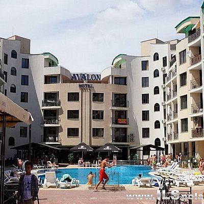 800 euro plus koszty umeblowania i wyposażenia, a obecnie apartament wystawiony jest do