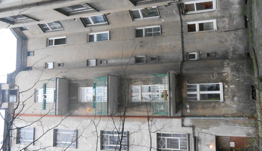 O4 Budynek mieszkalny - Poznań, ul Łąkowa 9 (okna do wymiany w lokalu komunalnym nr 6 od strony podwórza) 14 Zakres stolarki do wymiany: O1 - okno drewniane skrzynkowe O2 - okno drewniane skrzynkowe
