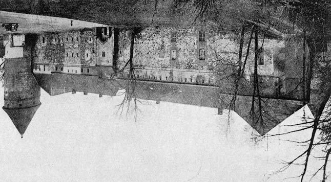Ignacy Skrzypek Ryc. 1. Zamek pokrzy acki w Bytowie, lata 30. XX w., widok od pó³nocnego wschodu; wg Der Kreis Bütow, 1938, s. 33 wniosek, e na miejsce lokalizacji muzeum przeznaczono tzw.