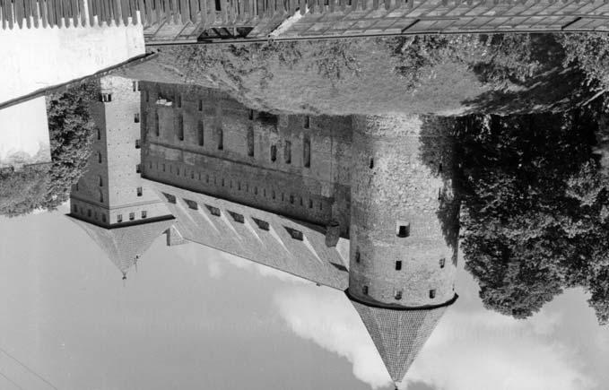 Dzieje muzeum w Bytowie Koszalina i cz³onków Zrzeszenia Kaszubskiego na temat przysz³ego muzeum w Bytowie.