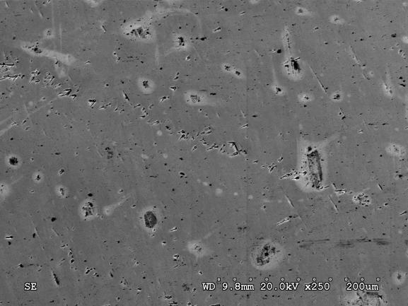 Zdjęcia morfologii powierzchni próbki tytanu Grade 2 w stanie wyjściowym i próbek azotowanych jarzeniowo na potencjale katody i