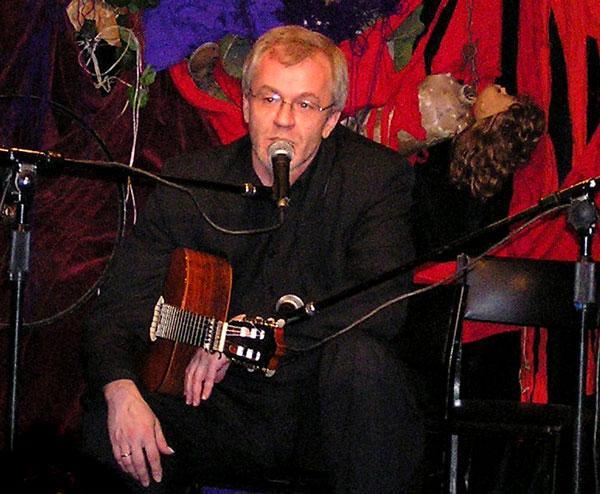 Usłyszeliśmy dziś kolejno: Spójrz na mnie Europo, O sobie, Wieża paradoksów, Magiczna tafla szkła, O świetlistych oczach Żony, Hymn zagubionych, Ja jestem z Tobą, Pytania o zmierzchu, Dla Janiny, Noc