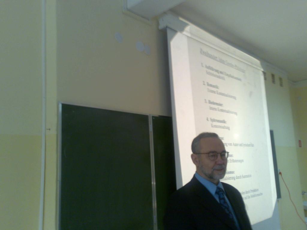 Roland Posner, dyrektor Ośrodka Badań Semiotycznych (Arbeitstelle für Semiiotik, Technische Universität Berlin), honorowy przewodniczący Światowego Stowarzyszenia