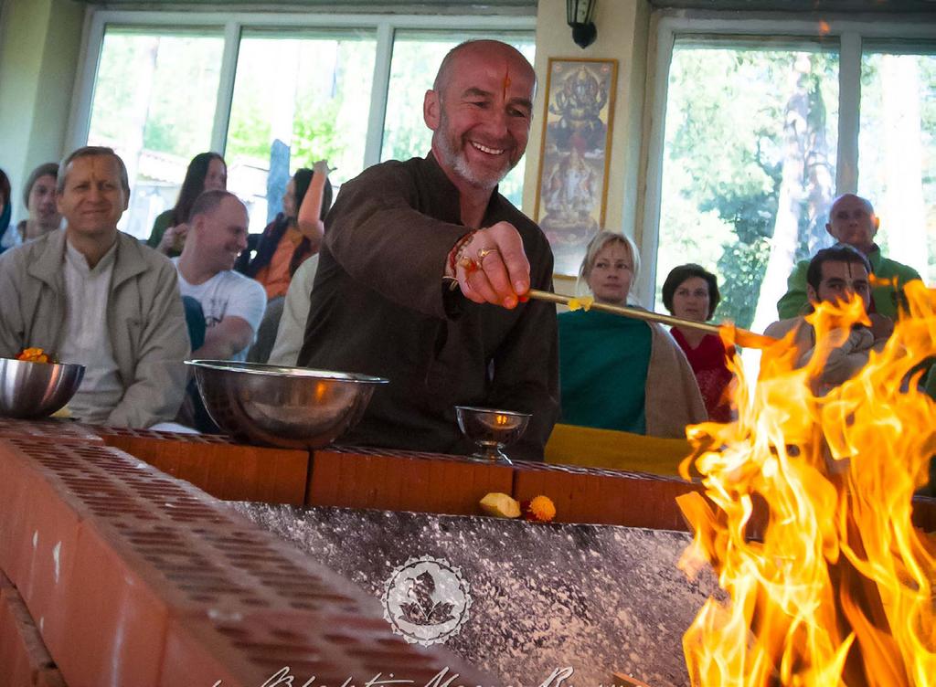 Trzy międzynarodowe świątynie i ośrodki Bhakti Margi Kontynuujemy serię poświęconą świątyniom i ośrodkom Bhakti Margi na świecie. W tegorocznym raporcie zaprezentujemy Rosję, USA oraz RPA.