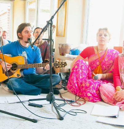 Kriya Yogi i Simply Meditation oraz liderów OM Chanting. W związku z aktywnym rozwojem centrum, potrzebna będzie zbiórka pieniędzy na wybudowanie głównego budynku ośrodka.