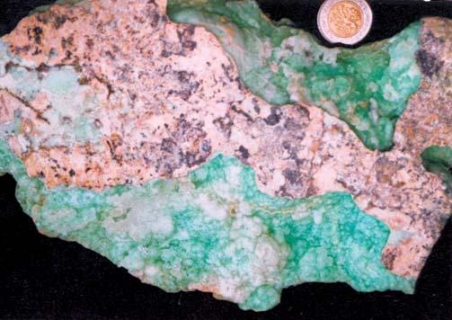 magnetytem (Mgt), blok gnejsowy Gór Sowich, skala 50 µm A Ni-bearing rusty ore from the Szklary Ni saprolitic