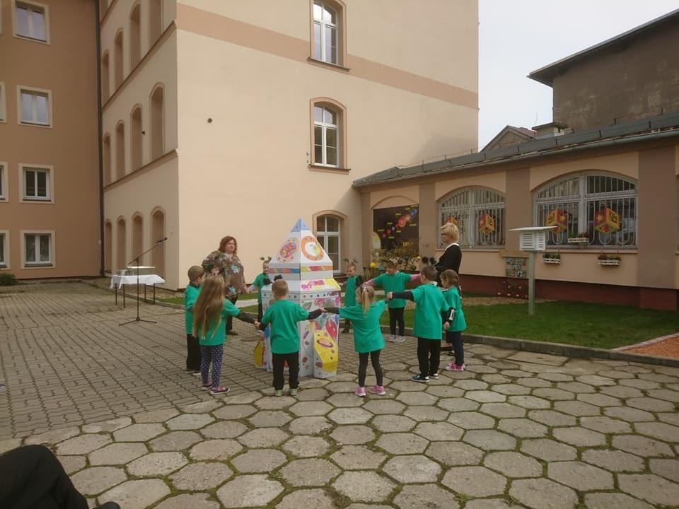 Przedszkolaki 26 października obchodziły DZIEŃ JABŁUSZKA.