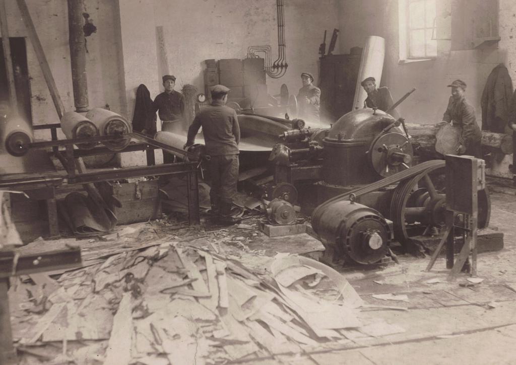 Historia Paged Sklejka S.A. Zakład płożony w historycznej krainie Pogezania i na terenie określanym od XVI wieku jako Prusy Górne w miejscowości Morąg.