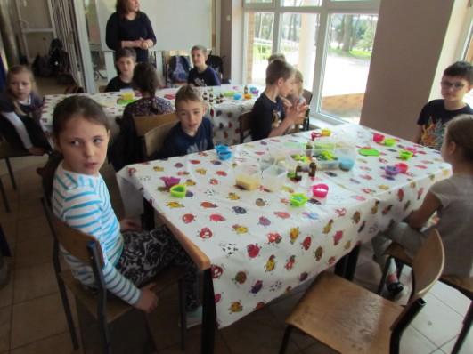 Autyzm powoduje trudności w postrzeganiu świata, uczeniu się,