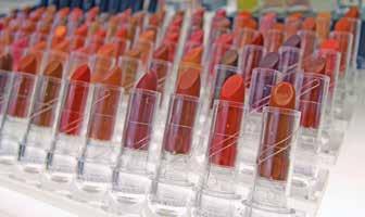 Płyty CRYLUX Beauté są dostępne w każdym stopniu przezroczystości (od przezroczystego po nieprzezroczysty), z matową lub gładką powierzchnią i jako