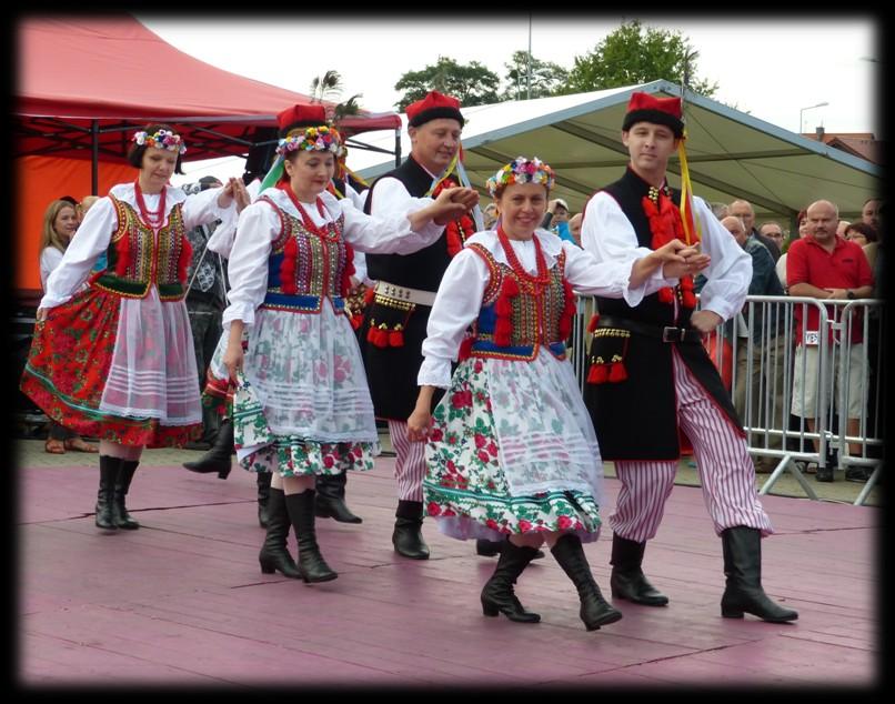 rolników z terenu gminy. Tegoroczne Dożynki Gminy Kąty Wrocławskie odbyły się 1 września. Uroczystość rozpoczęła się mszą dożynkową w kościele p.w. Św.